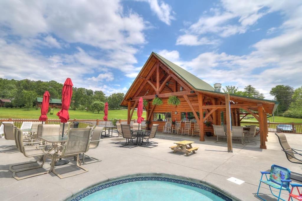 Private Smoky Mountain Luxury Log Home With 2 Fireplaces, Hot Tub & Community Pool Сивиървил Екстериор снимка