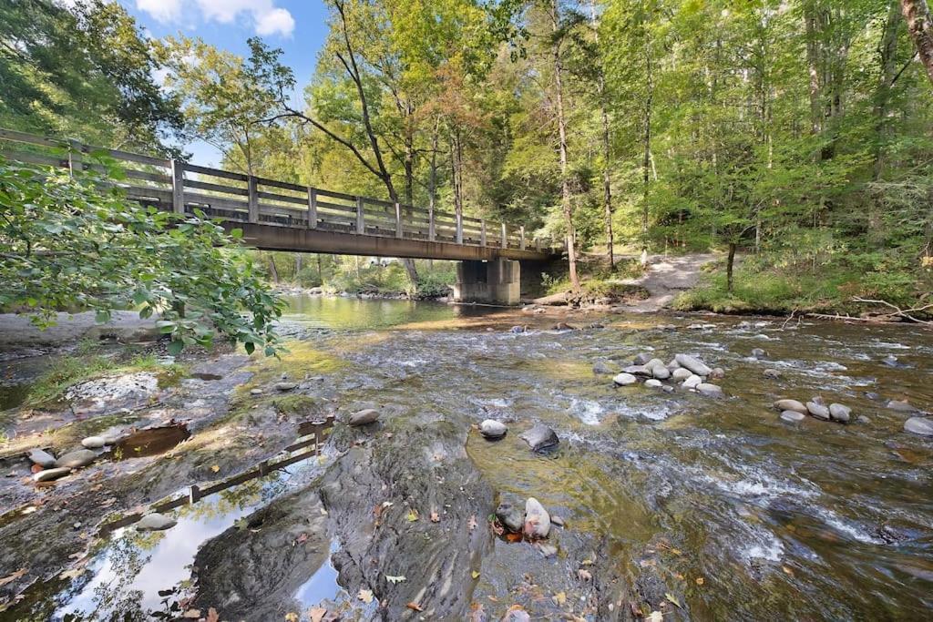Private Smoky Mountain Luxury Log Home With 2 Fireplaces, Hot Tub & Community Pool Сивиървил Екстериор снимка