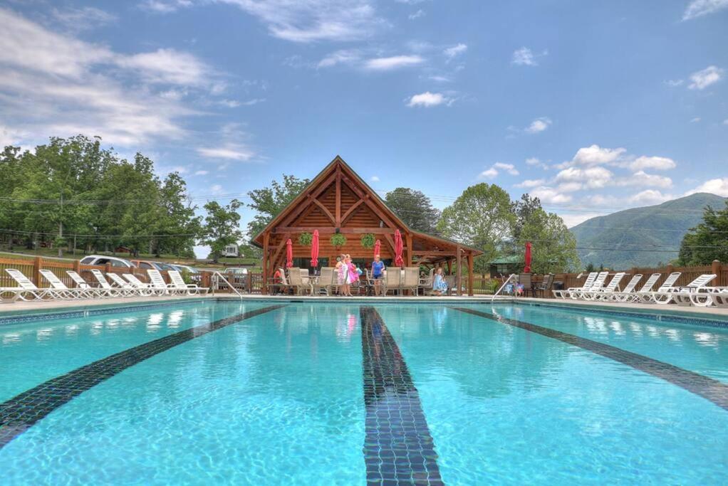 Private Smoky Mountain Luxury Log Home With 2 Fireplaces, Hot Tub & Community Pool Сивиървил Екстериор снимка