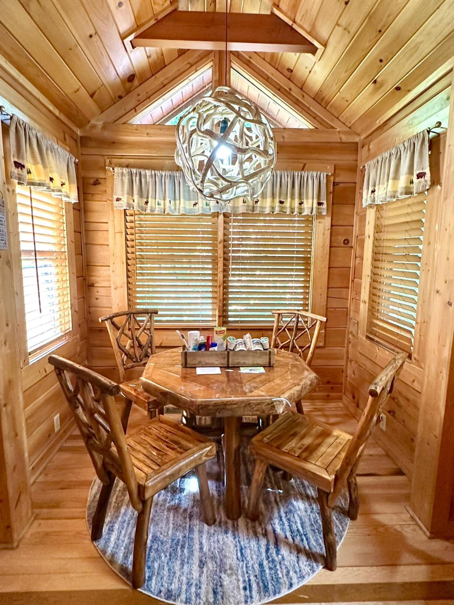 Private Smoky Mountain Luxury Log Home With 2 Fireplaces, Hot Tub & Community Pool Сивиървил Екстериор снимка